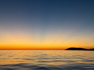 Chasing sunsets.🫶🏻

#hvar #pakleniislands #croatiafulloflife⛵☀️🌴...