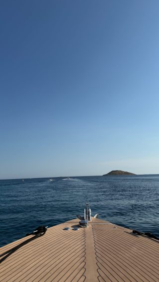 Meet us at the sea☀️

 

#hvarisland #croatiafulloflife #pakleni...